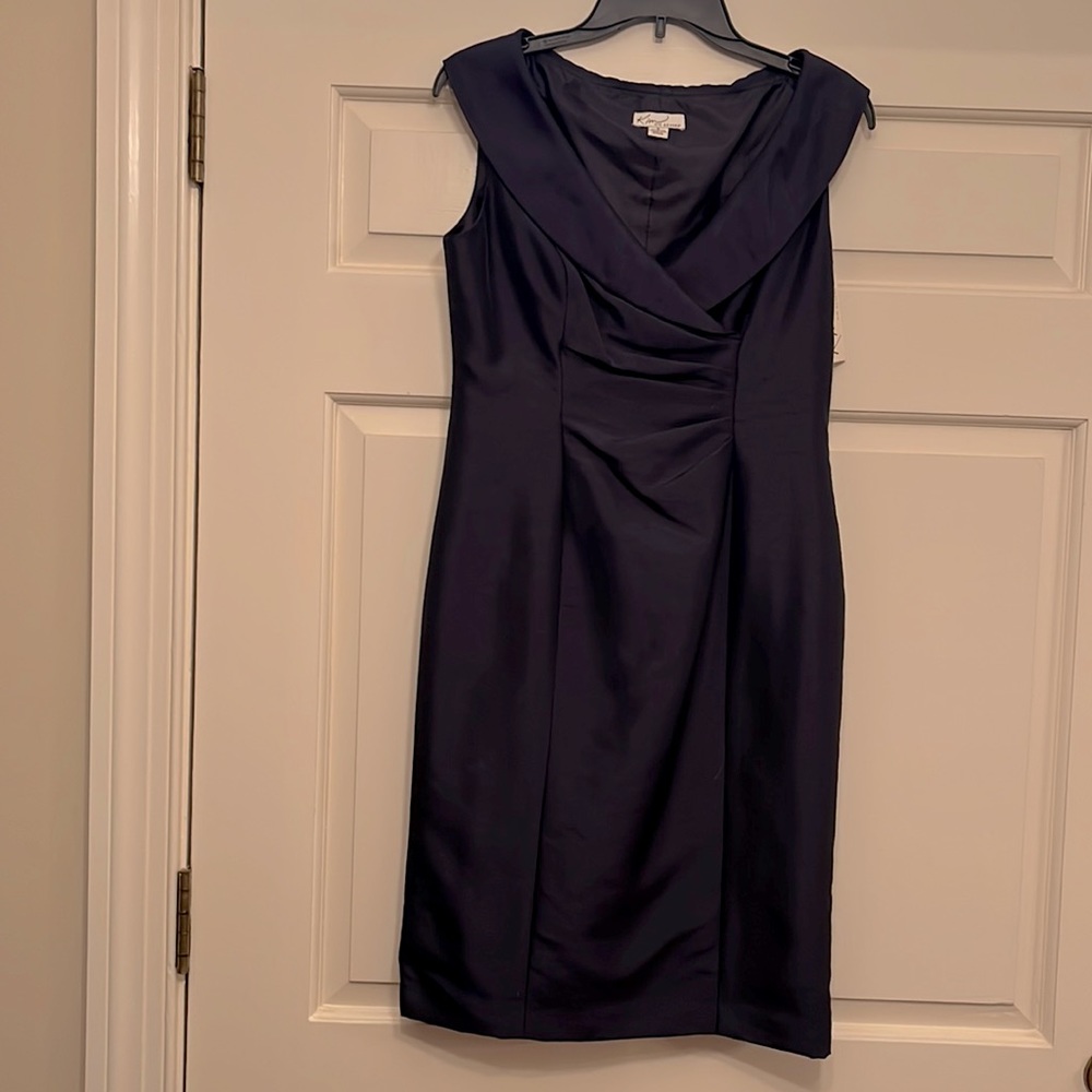 New With Tags Navy Kim Size 6 Dress